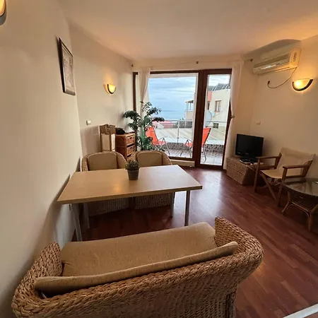 Daire Cozy With 2 Bedrooms And Sea View Sveti Vlas