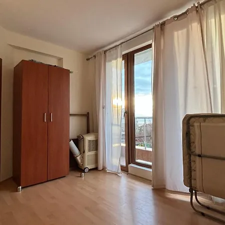 Cozy With 2 Bedrooms And Sea View Daire Sveti Vlas