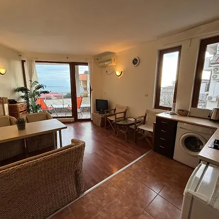 Cozy With 2 Bedrooms And Sea View Daire *